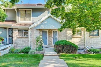 Building Photo - $2,400 - 2-Bed, 1.5-Bath Townhome in Lakewood Updated Throughout, With Garage + AC, Near Bear Cre...