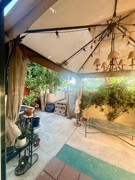 COVERED PATIO - 8554 Burnet Ave