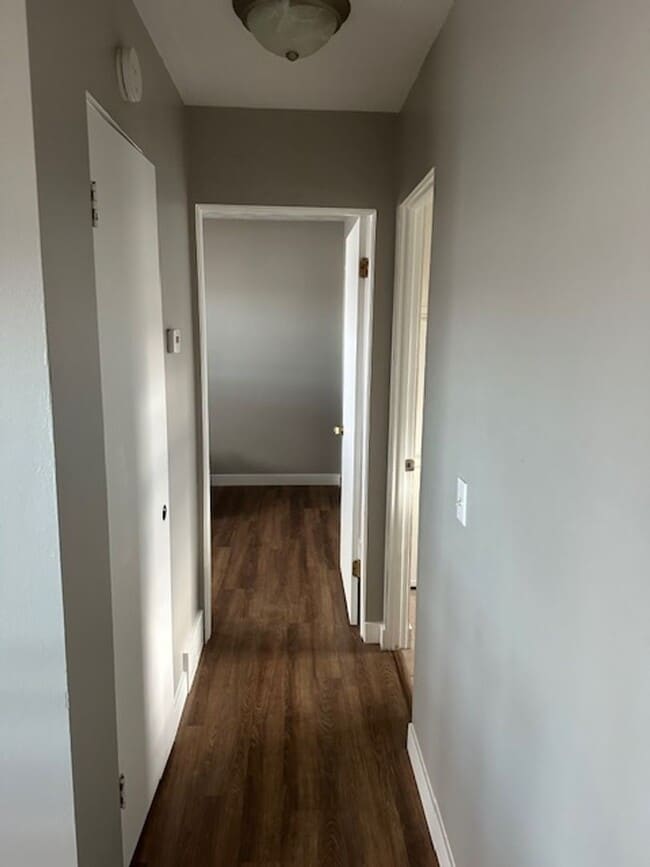 Building Photo - Newly remodeled Large Split entry home on North