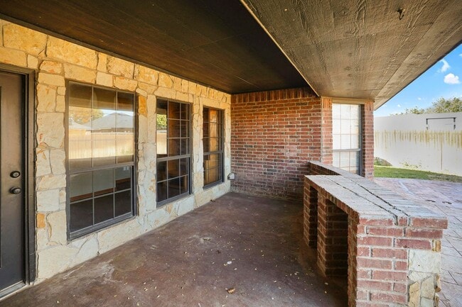 Building Photo - 8305 Challenge Dr