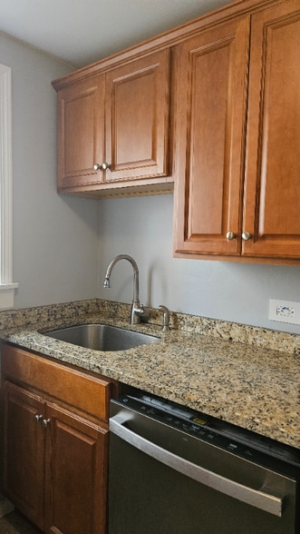 Building Photo - 4044 N California Ave