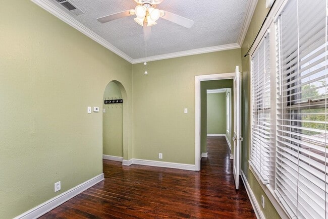 Building Photo - 210 S Rosemont Ave