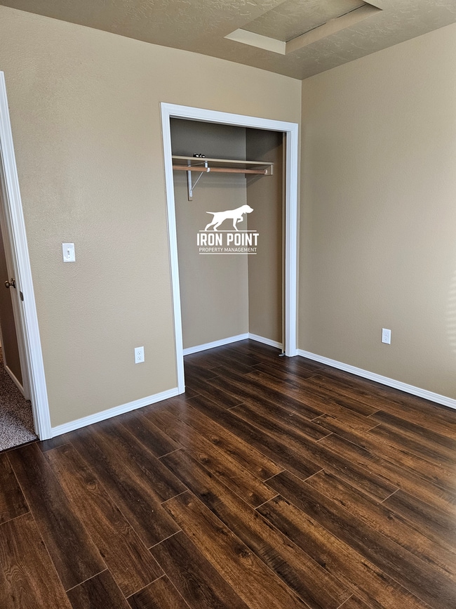 Building Photo - 3bed/2bath home w/bonus room, 2 car garage, fenced yard, and landscaping included.