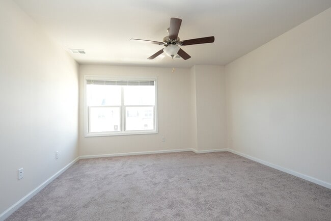 Building Photo - Beautiful 3-Bedroom 2-Baths Home with Gara...