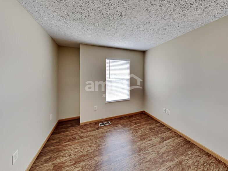 Building Photo - 398 Flat River St