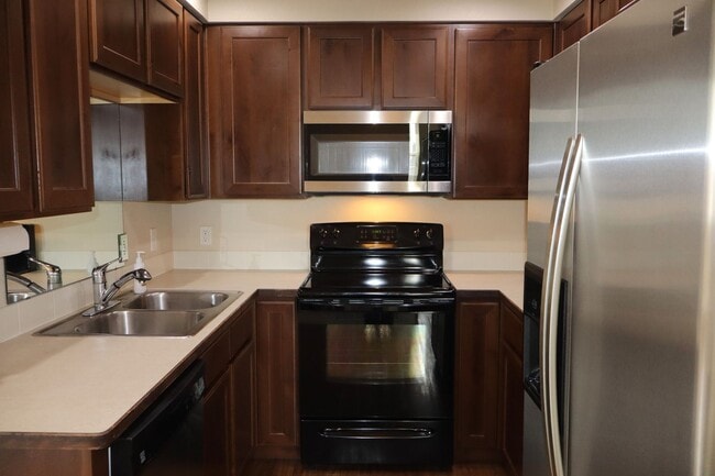 Building Photo - Modern Condo Near Old Town Charm + $200 Mo...