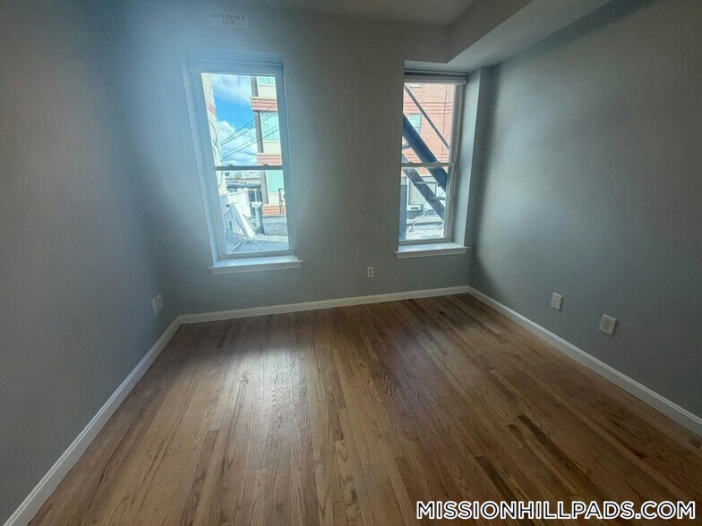 Building Photo - 1429 Tremont St