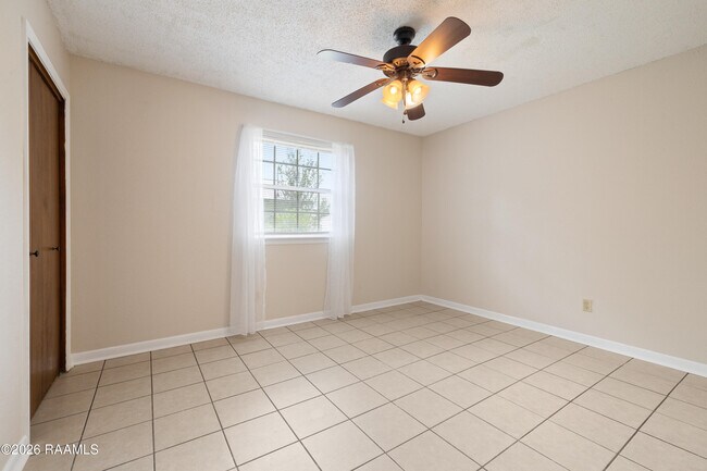 Building Photo - 403 Gerald Dr