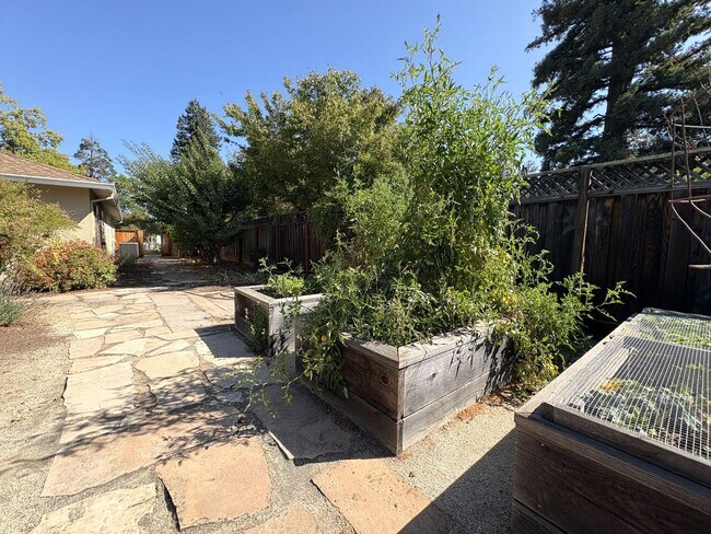 Building Photo - Modern Oasis in the Heart of Los Altos – U...