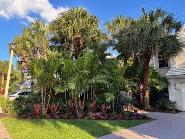 Building Photo - 9230 Heathridge Dr