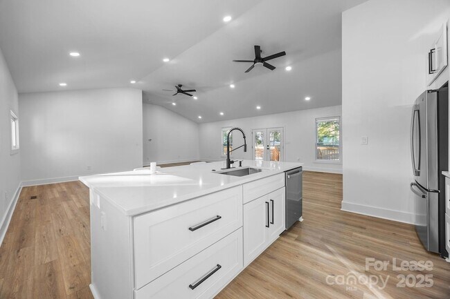 Building Photo - 8625 Cedarbrook Dr