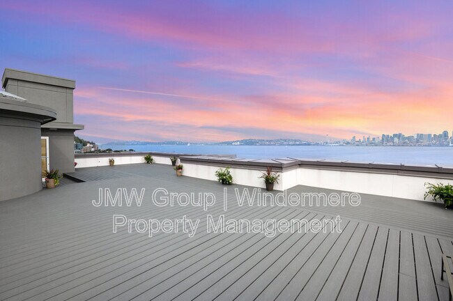 Primary Photo - 1709 Harbor Ave SW