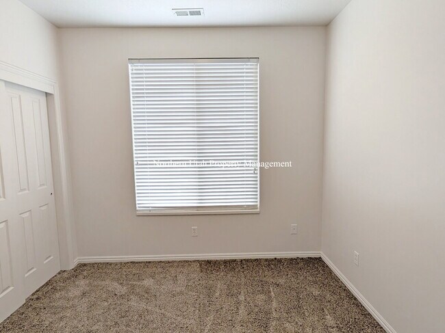 Building Photo - 2 Bed, 2 Bath, Garage, HVAC