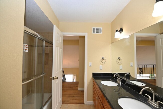 Building Photo - Beautiful 5 bed 3 bath, 2 car Garage & Pool, Near Snell & Calero