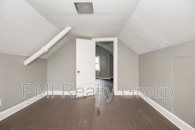 Building Photo - 888 Evangeline Rd