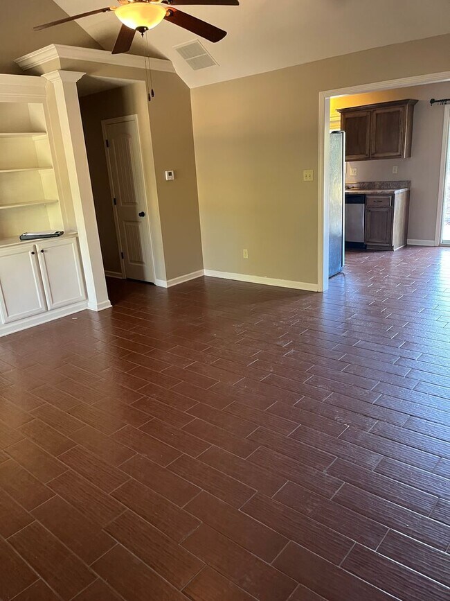 Building Photo - Country Living at it's best