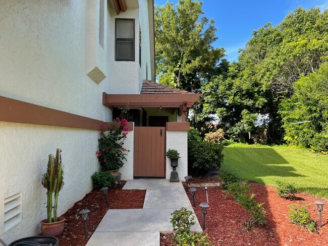 Building Photo - 12725 Shoreline Dr