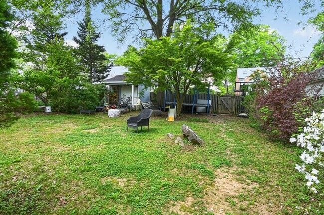 Building Photo - 4825 Butterworth Pl NW