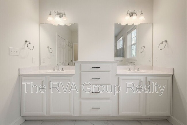 Building Photo - 5025 Rivermere Ln