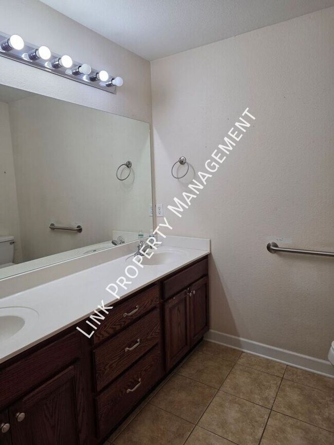 Building Photo - Beautiful 2 bedroom 2 full bath Condo near Missionary Ridge with garage, washer and dryer and gas...