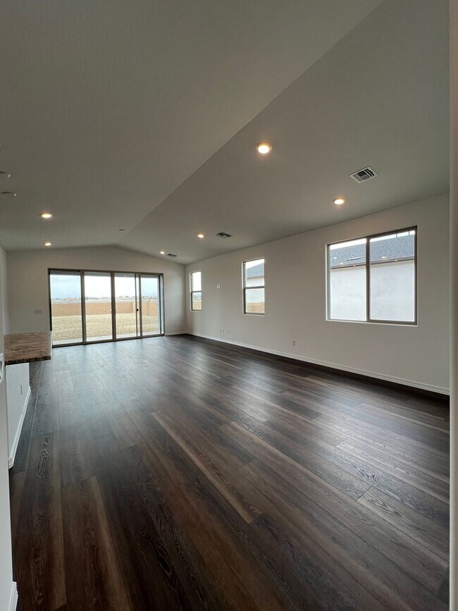 Building Photo - Brand New Home In Pronghorn Ranch!