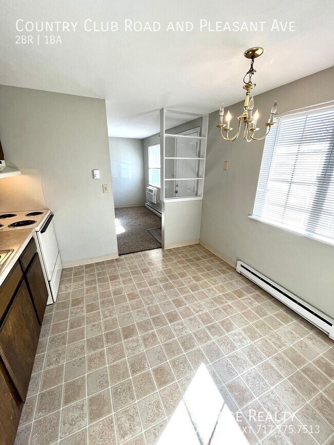 Building Photo - 605 Country Club Rd