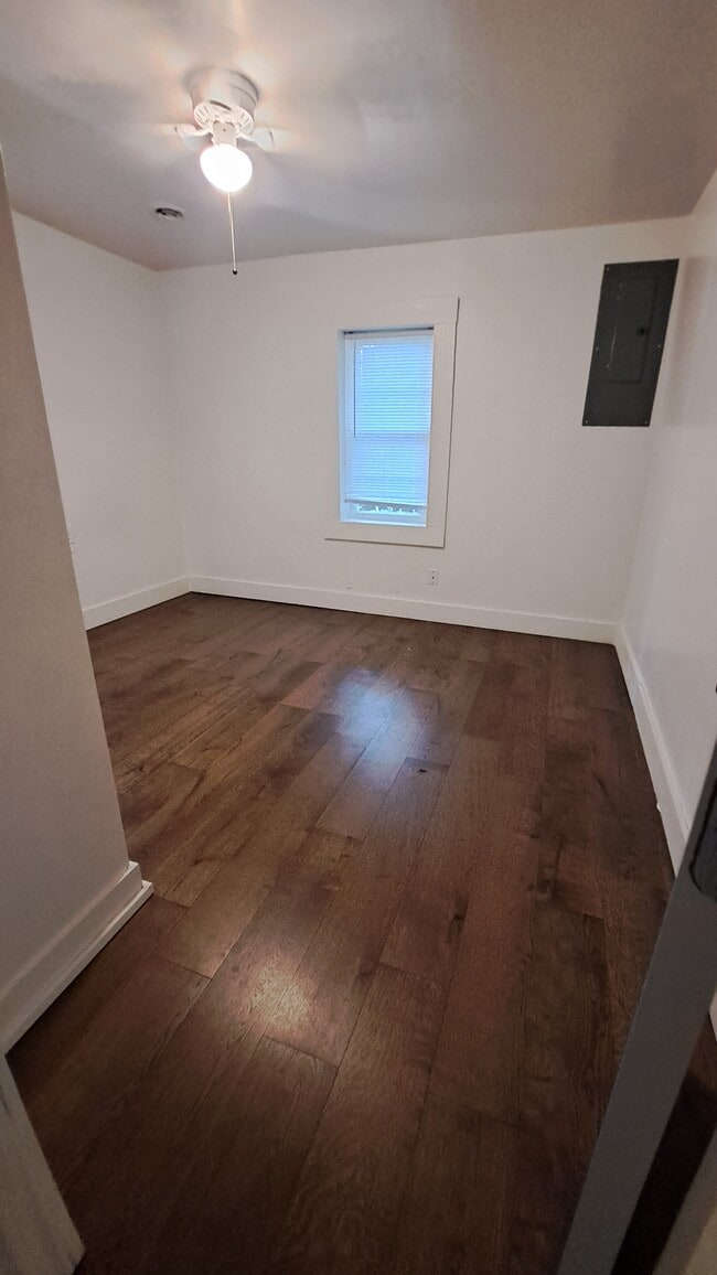 Building Photo - 305 N 18th St