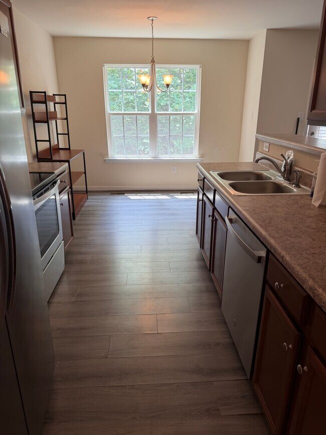 Building Photo - 4307 Twisted Oak Dr