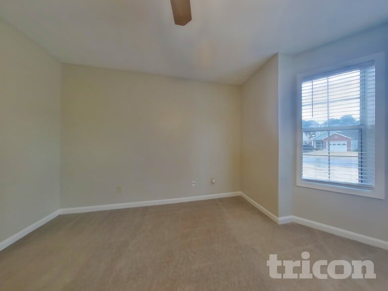 Building Photo - 1831 Commonwealth Dr