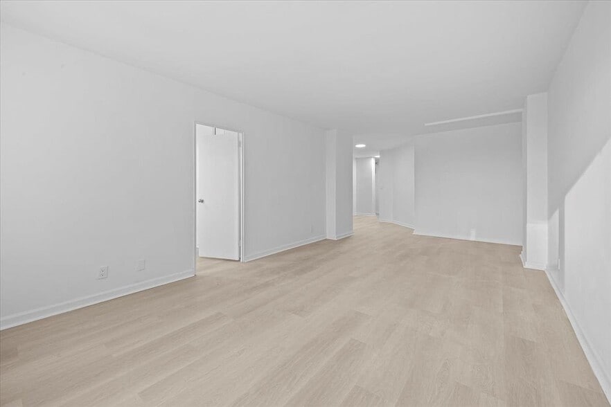Building Photo - 5700 Arlington Ave