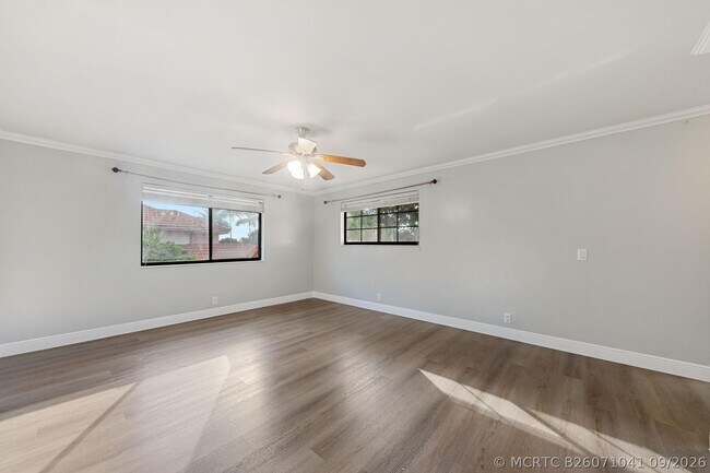 Building Photo - 476 NW 38th Terrace
