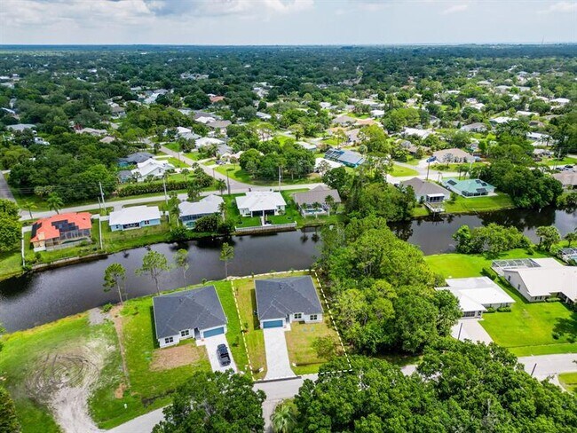 Building Photo - 573 Joy Haven Dr