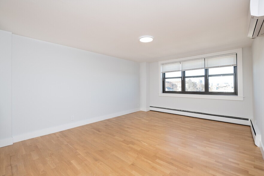 Building Photo - 1410 Columbia Rd