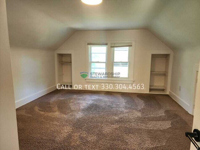 Building Photo - 687 Allyn St