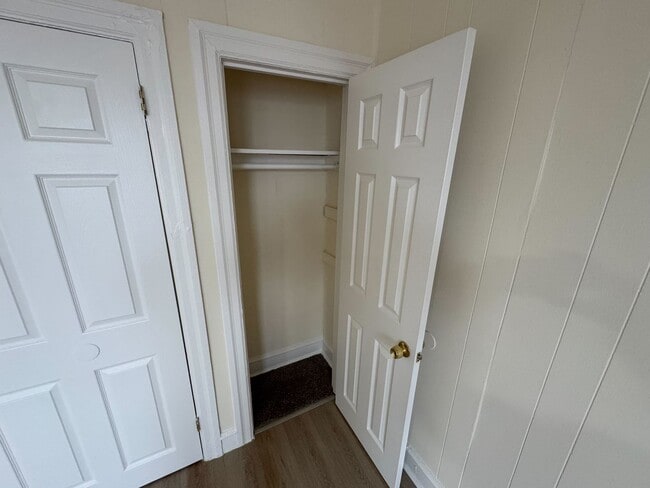 Building Photo - 1739 Roselyn St