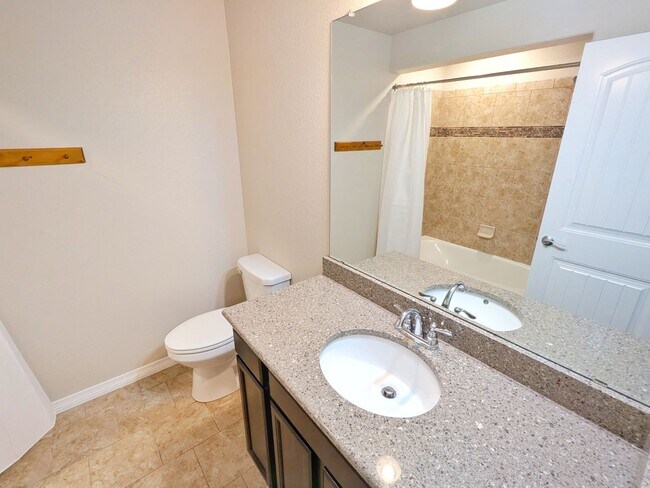 Building Photo - 5 Bedroom Three Bathroom Single Family Home in Monument