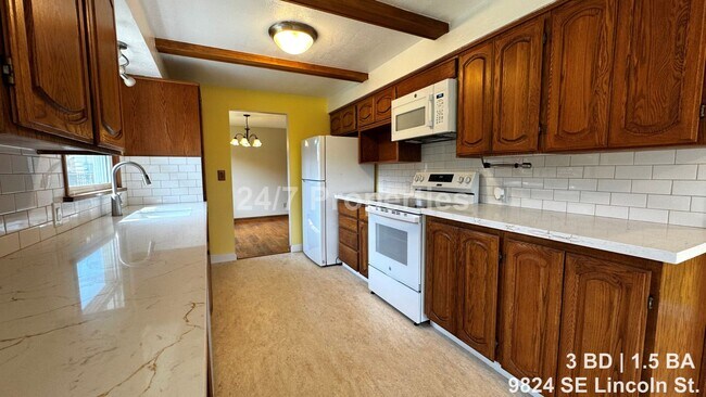 Building Photo - Vibrant 3BD | 1.5BA Home w/ Yard - SE Portland