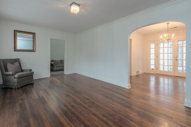 Building Photo - 537 Eastbourne Pl