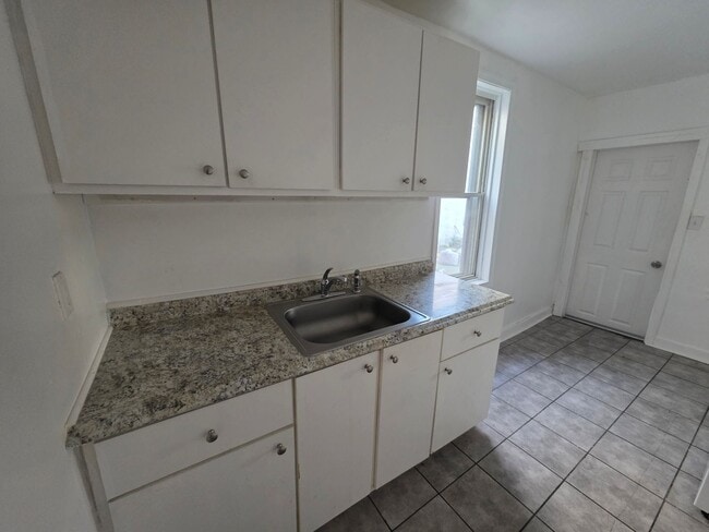 Building Photo - 221 N Scott St