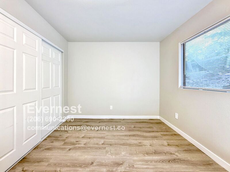 Building Photo - 12543 NE 23rd Pl