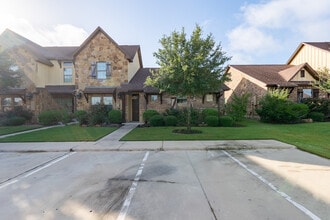 Building Photo - 312 Newcomb Ln