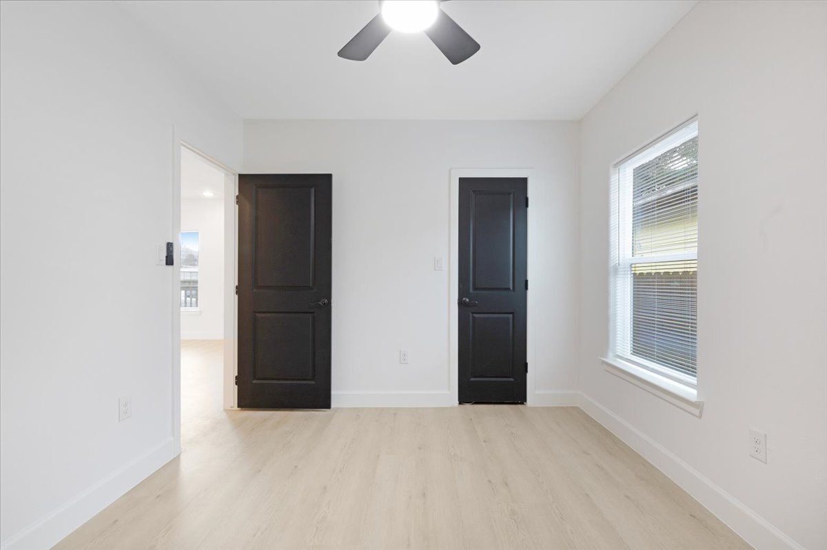 Building Photo - 6609 Avenue Q