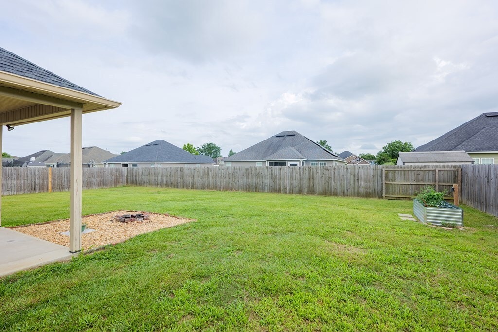 Building Photo - 4066 McKenzie Ln