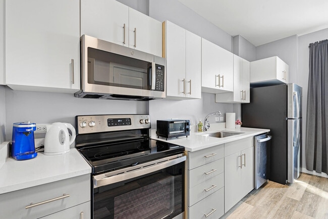 Building Photo - 95 Broadway-SI ID1240367P