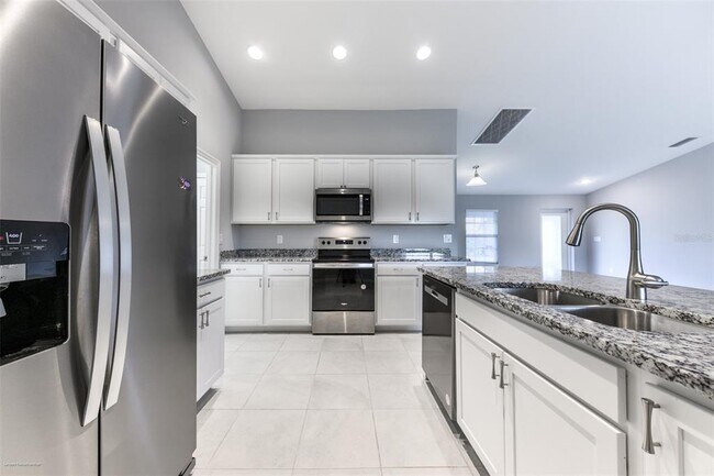 Building Photo - 25583 Deep Creek Blvd