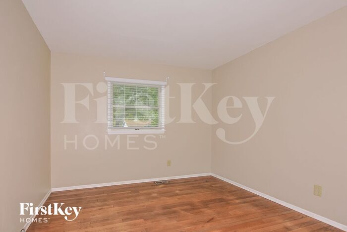 Building Photo - 7 Winded Way Ct