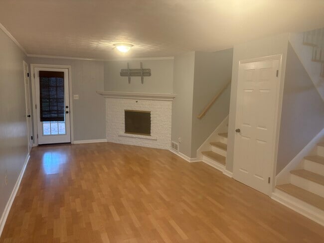 Building Photo - 290 Folkstone Way
