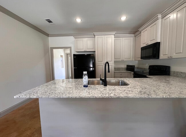 Building Photo - Woodview