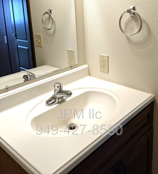 Building Photo - 1700 Locust St