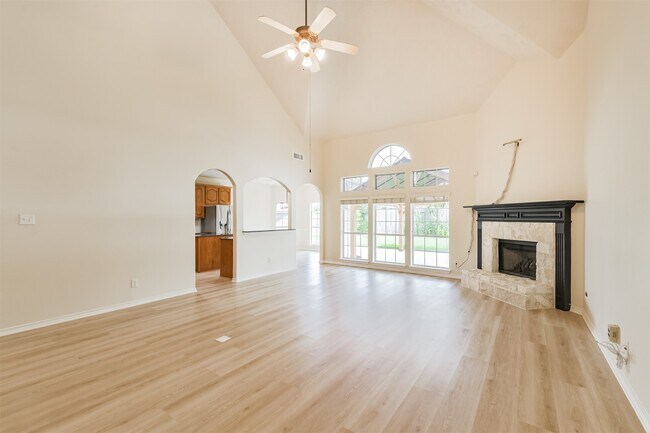 Building Photo - 11918 Mariposa Canyon Dr